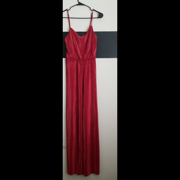 Forever 21 Pants - 🆕️ LISTING!! NWOT FOREVER 21 CRIMSON PLISSE JUMPSUIT